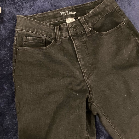 Very lightly worn. Loved these, but bought them a size too big. Super comfy. - Picture 1 of 4